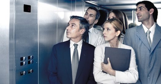 8 قانون استفاده از آسانسور در آپارتمان که ساکنین باید بدانند