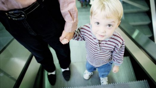 نکات ایمنی استفاده از پله برقی و آسانسور برای کودکان